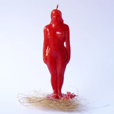 Figura Mujer Roja